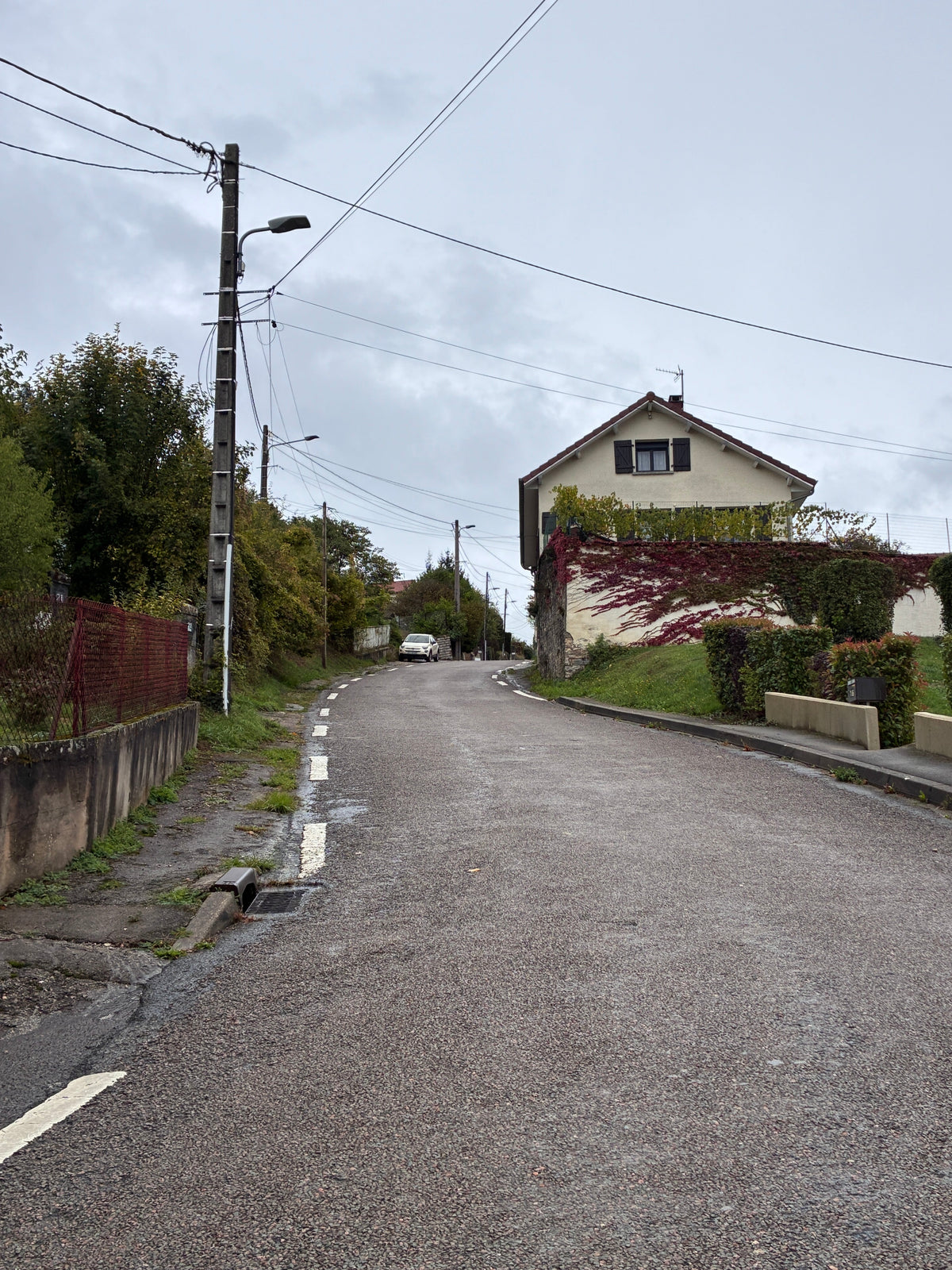 Le Chemin des Ragots, le Mur de Huy bisontin ?